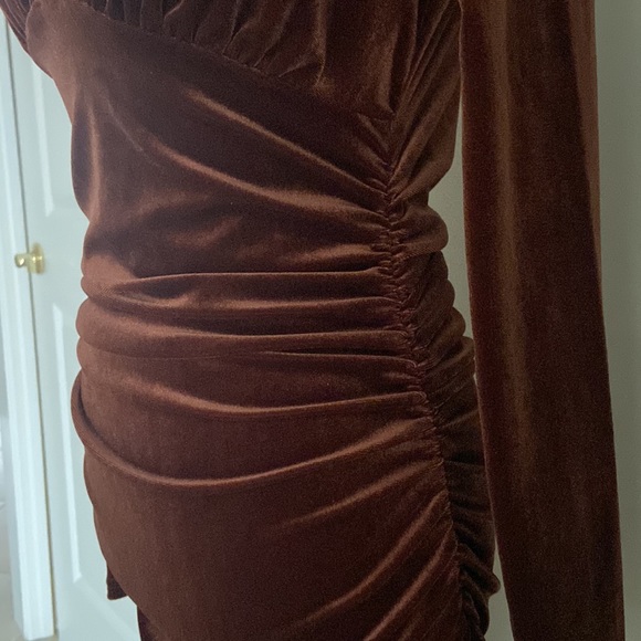SHEIN dress in a size 4 is a rust color in excellent condition - Picture 3 of 5